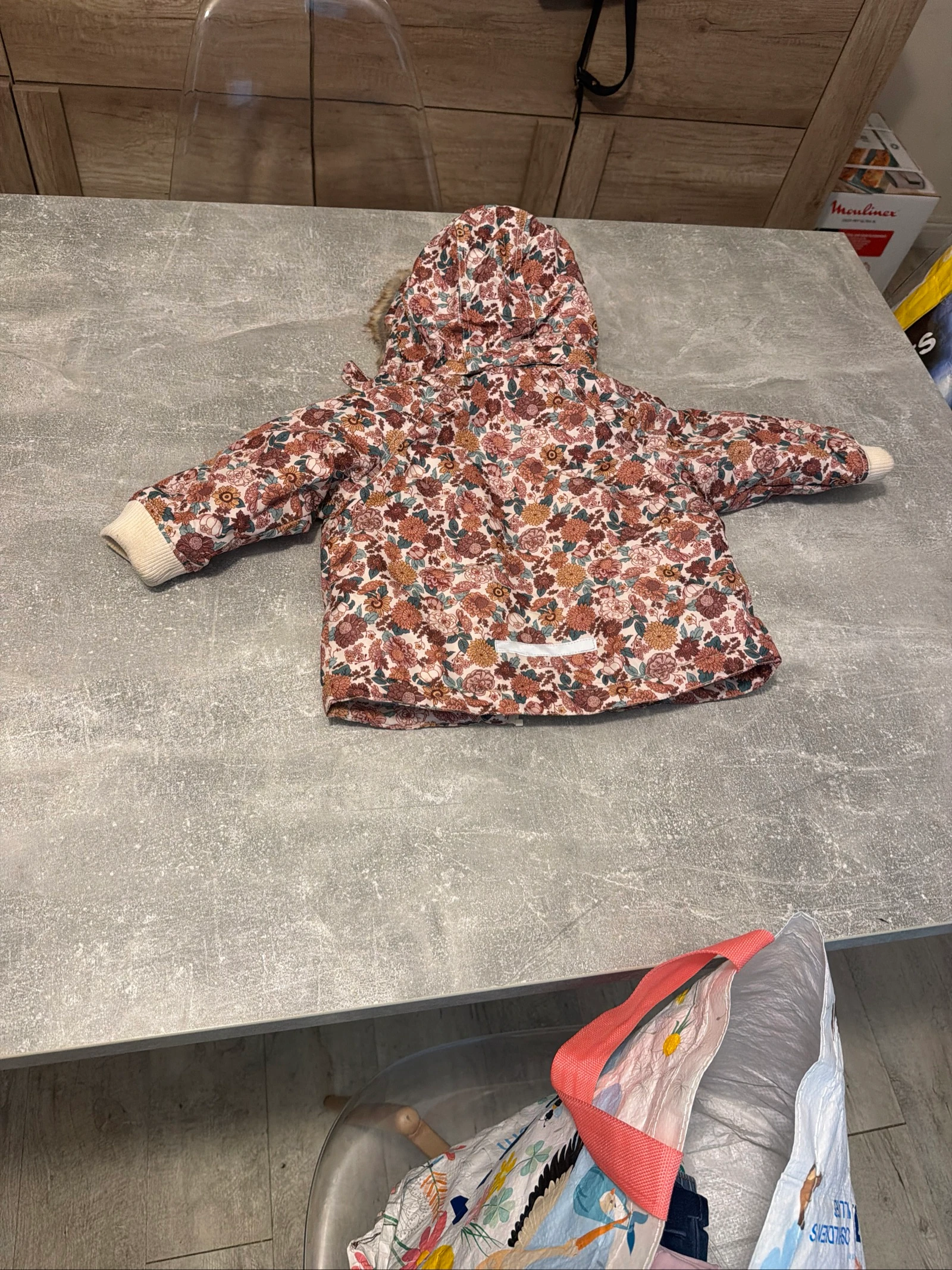 Abrigo floral para niña H&M 12 meses en buen estado – photo 4